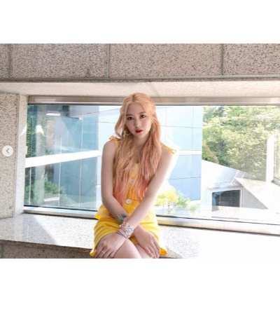 오마이걸 지호, 세상 빛내는 상큼한 매력..최강 각선미 [★SHOT!]