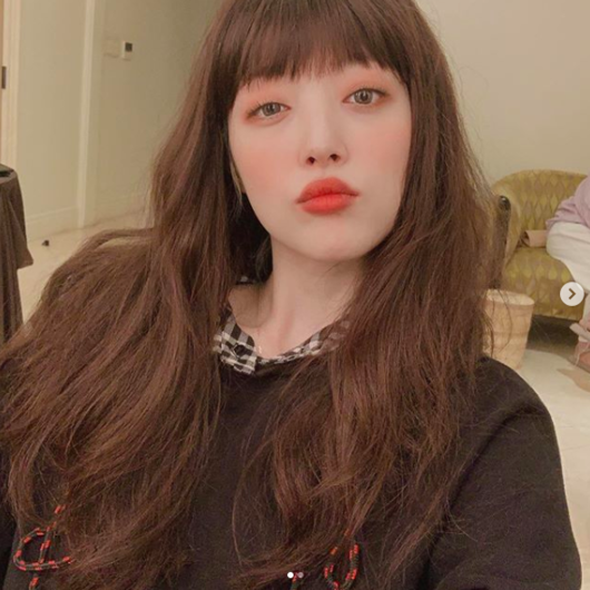“사람이야? 인형이야?”..설리, 금발→갈색머리 가을여신으로 변신[★SHOT!]