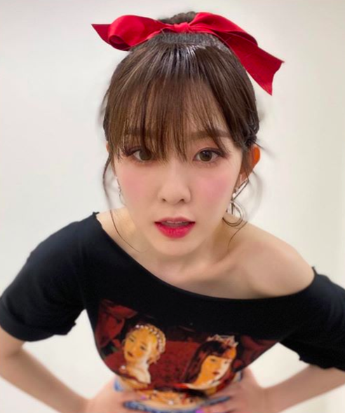 아이린, 레드벨벳 티셔츠 입고 세젤예 미모 과시[★SHOT!]