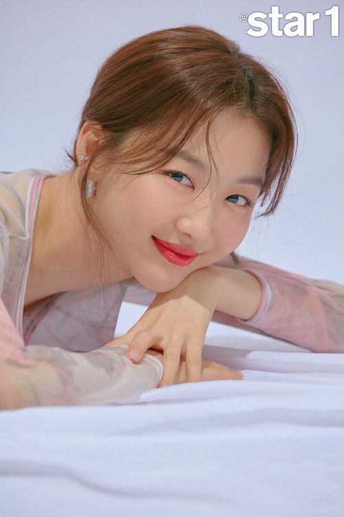 장희진 “사연 없는 밝은 역할에 목마름 있어..현실적인 멜로 해보고파”[화보]