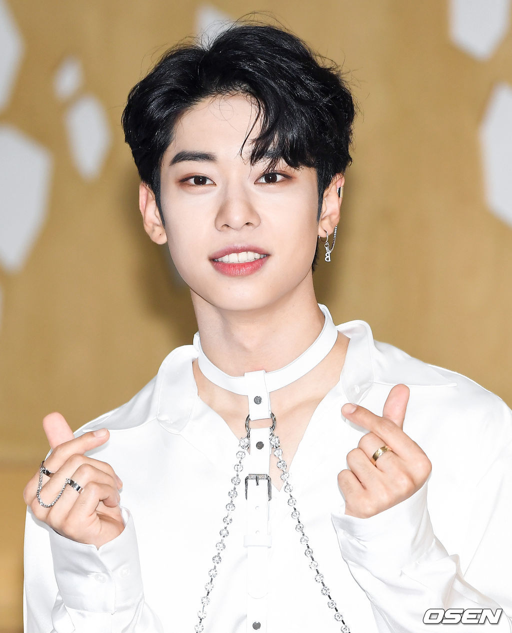 [사진]AB6IX(에이비식스) 김동현,싱그러운 하트 발사
