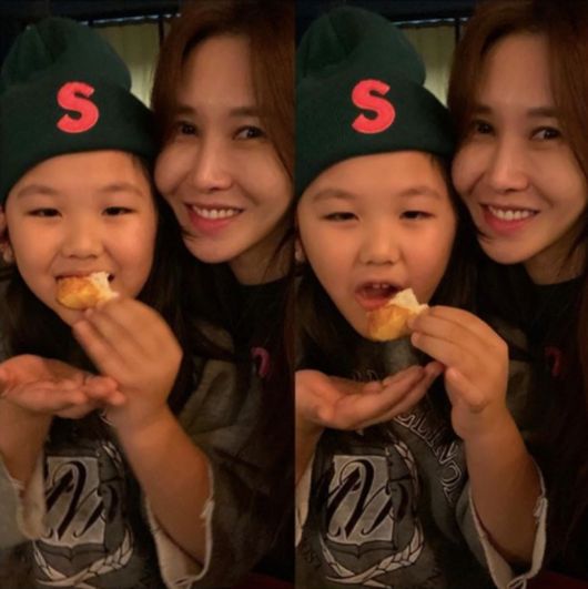 엄태웅 아내 윤혜진, 붕어빵 딸 지온과 똑닮 미소..친구 같은 모녀[★SHOT!]