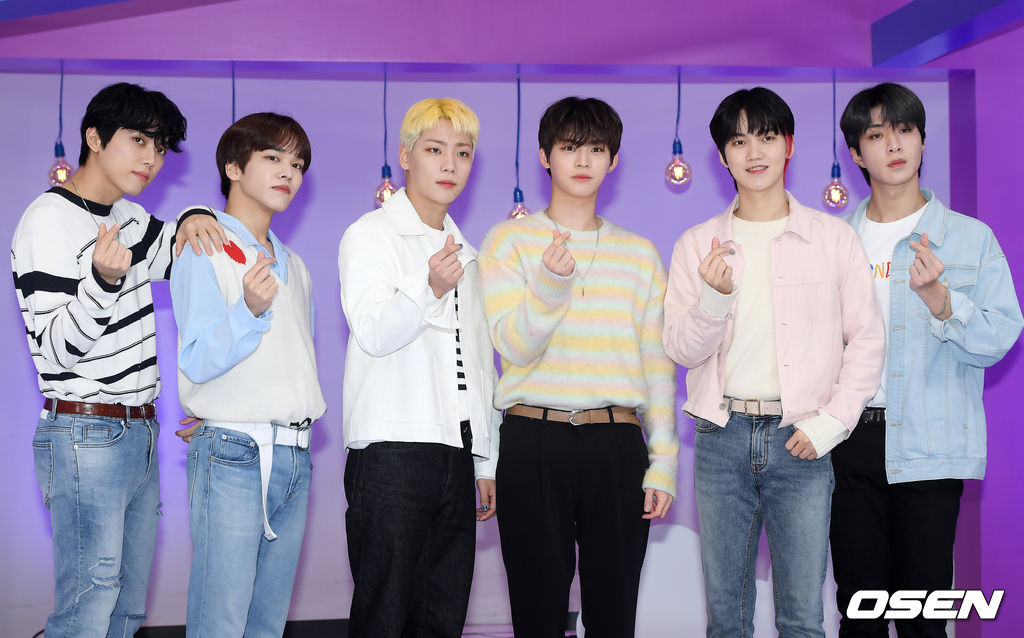 [사진]온앤오프,여심 사로잡는 손하트