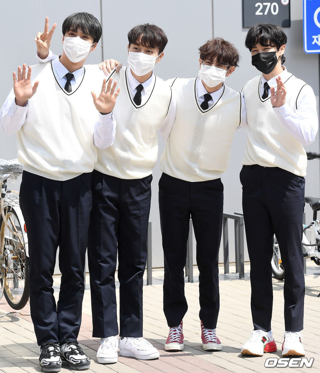 [사진]하이라이트, 아는형님 출격