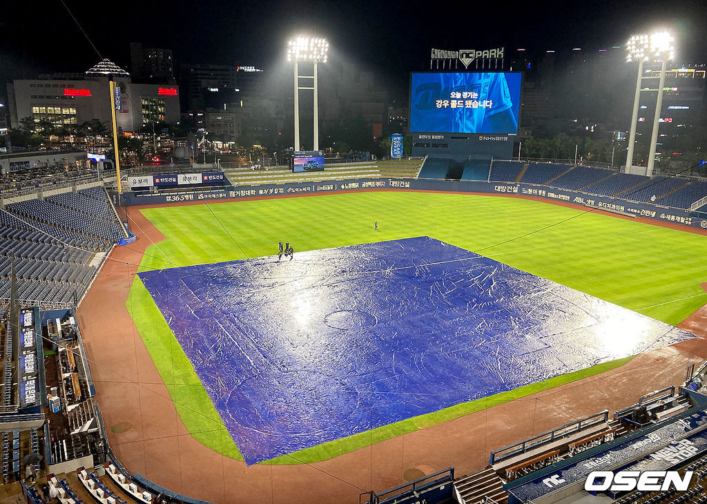 [사진]삼성, 5-0 강우 콜드 승리
