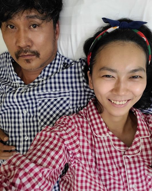 이주노 아내, ♥23살연상 남편 얼마나 좋길래..팔베개에 함박웃음(ft.커플잠옷)