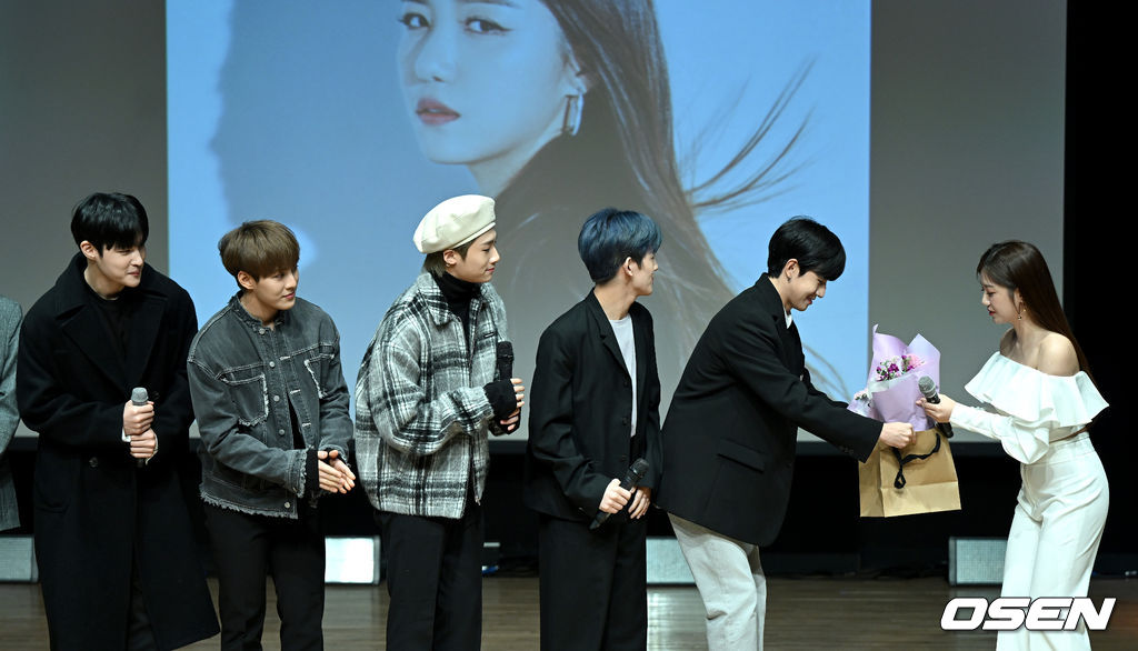 [사진]보이그룹 탄, 정다경 컴백 응원왔어요