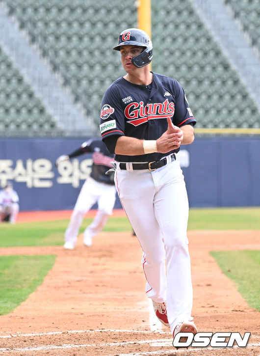 ‘2할 빈타’ 외인, 토종 다승 1위 상대 첫 홈런 그렸다