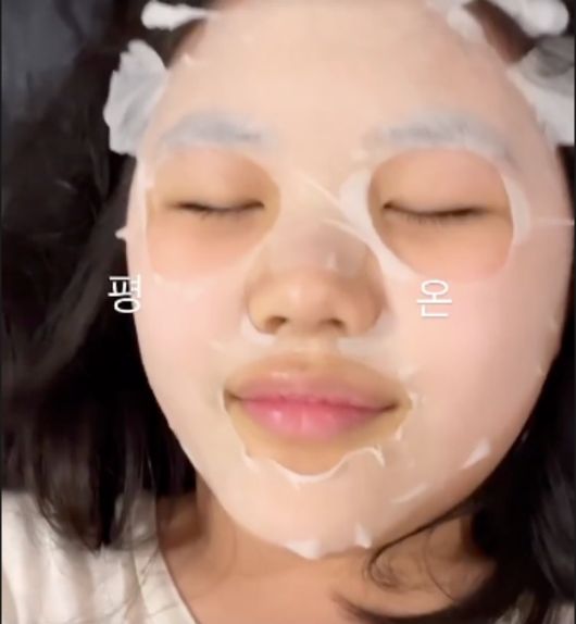 엄태웅♥윤혜진 딸 지온, 마스크팩 붙이고 평온... 고모, 엄정화 붕어빵