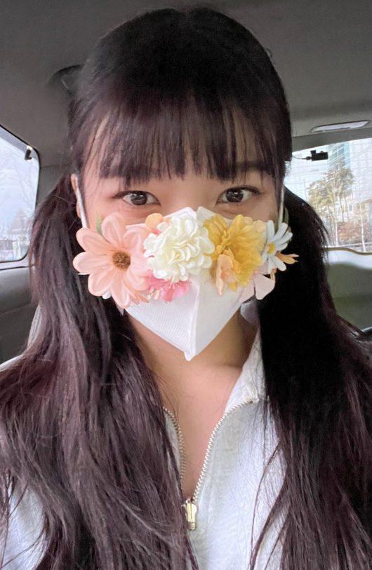 조이, 양갈래가 어색하지 않은 깜찍함 누가 꽃이게