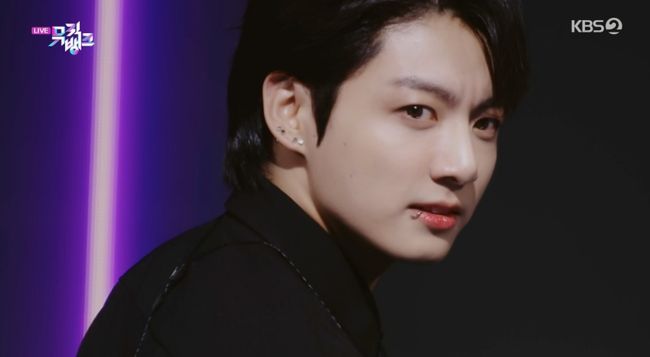 뮤뱅 BTS 1위, 이변은 없었다...3년 만에 아미 상봉에 울컥 [종합]
