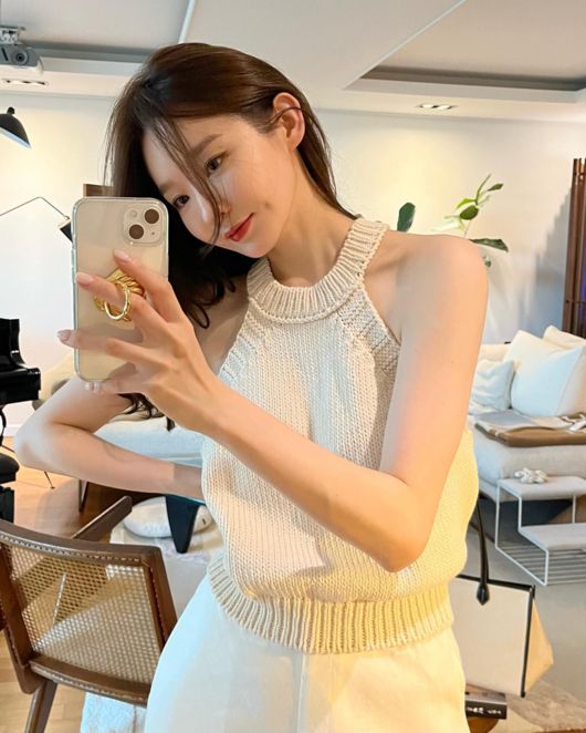 강민경, 이해리 시집 보내고 뭐하나 봤더니..여름 정통으로 맞아 긴 머리를