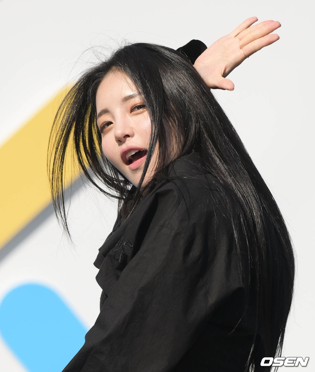 [사진]브레이브걸스 유정, 내 매력에 빠져