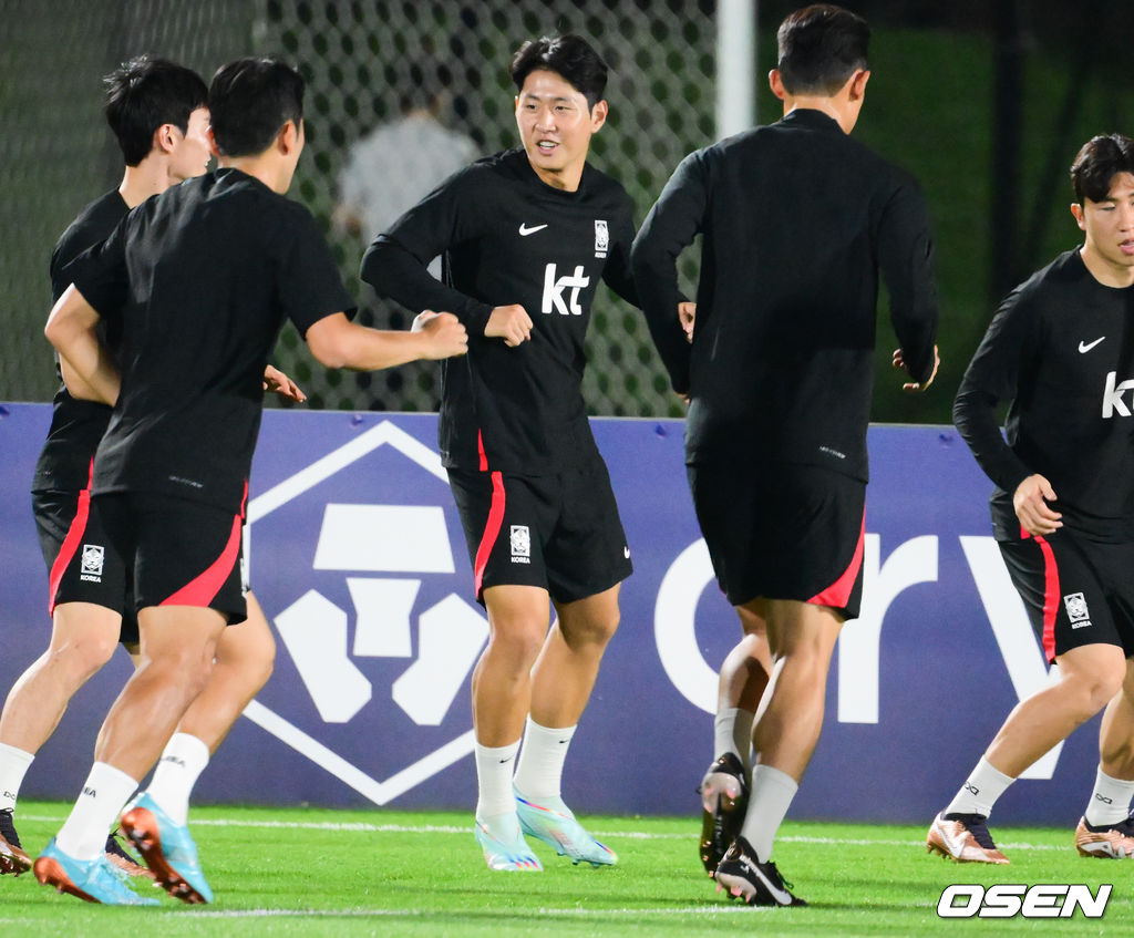 [사진]월드컵 대표팀 합류 이강인,'즐거운 첫 훈련'