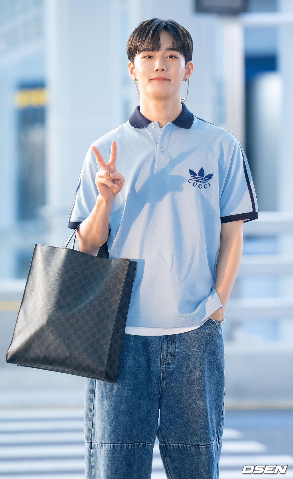 [사진]CIX 승훈,석양 속 브이