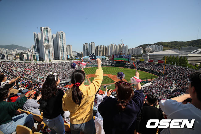 사직동 야구장에 신의 능력이 나타난 순간들