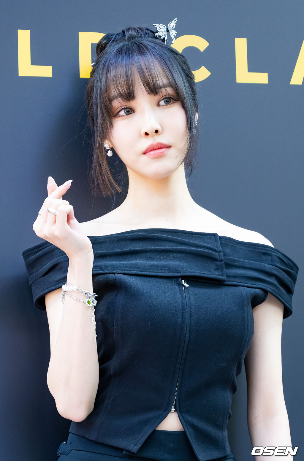 [사진]유주,걸크러쉬 매력 뽐내며 손하트