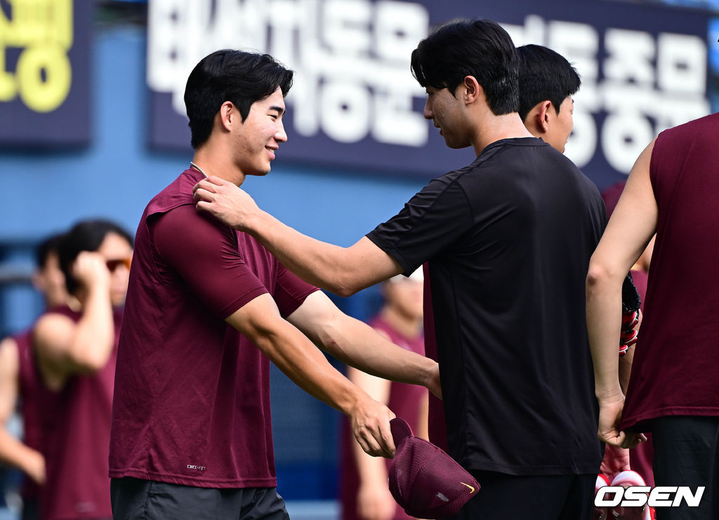 [사진]키움 이주형, 정용이 형 안아주세요
