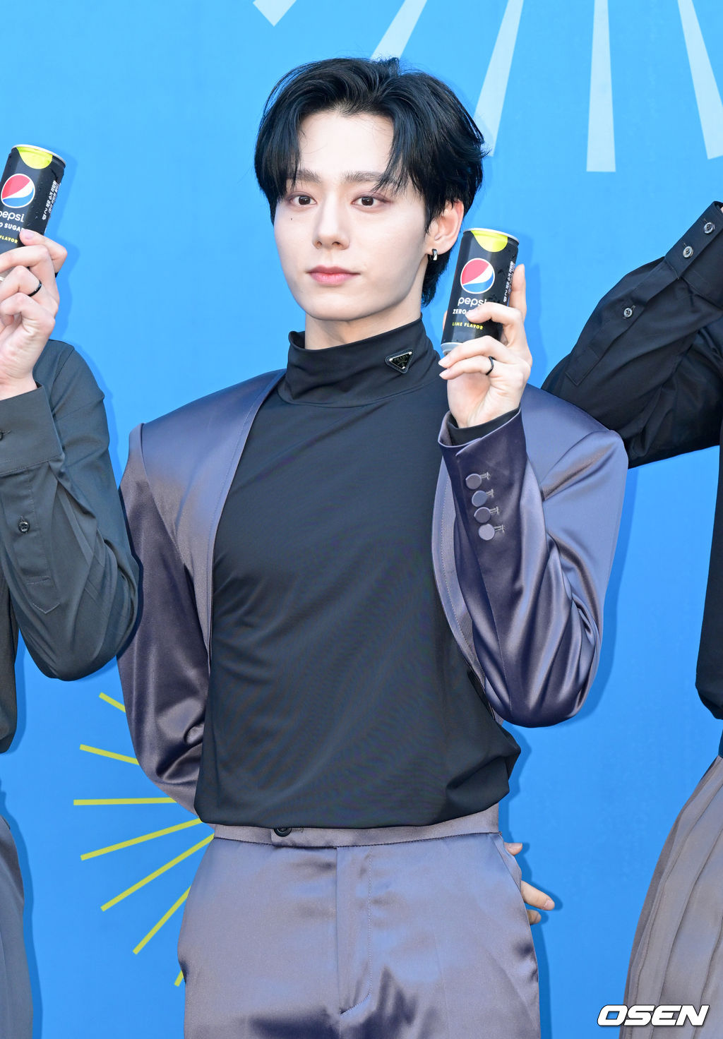 [사진]원어스 환웅, 더위를 모르는 왕자님