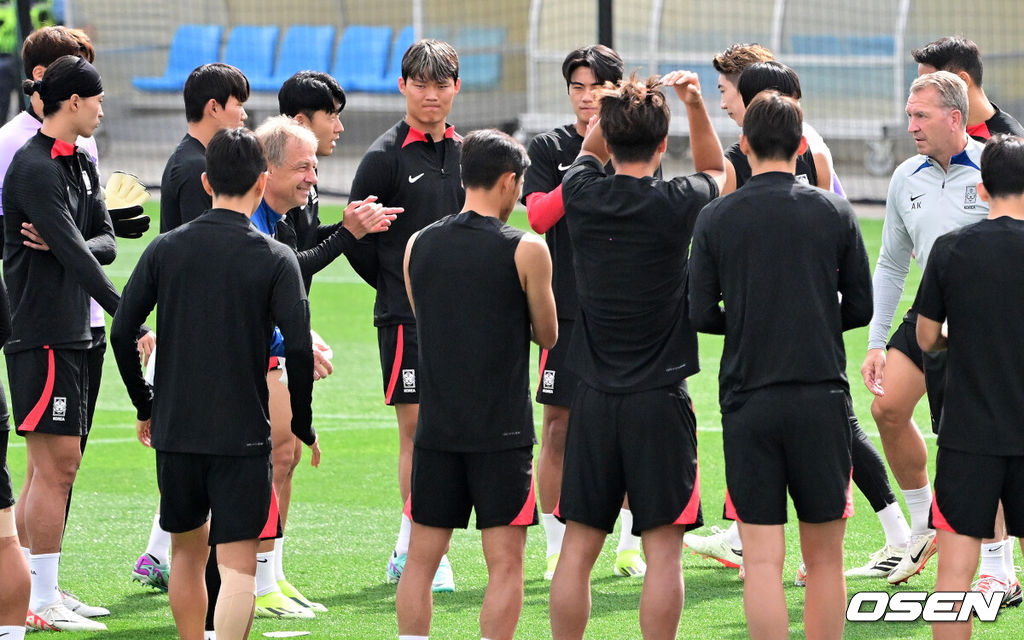 나? 스페인 사람 한국 훈련장에 나타난 외국인...사실 사우디 미디어였다[오!쎈 도하]