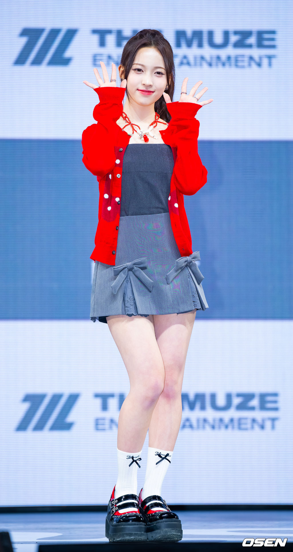 [사진]리센느 메이,상큼한 손인사