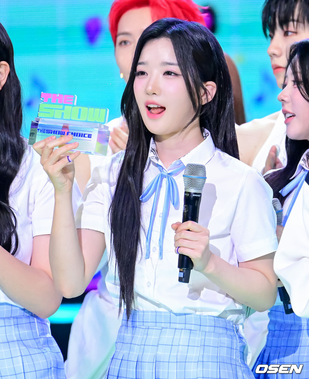 [사진]트리플에스 김유연, 더쇼 초이스 트로피 들고