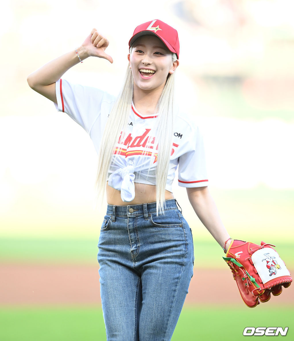 [사진]위나 원이,시구 정말 잘했죠?