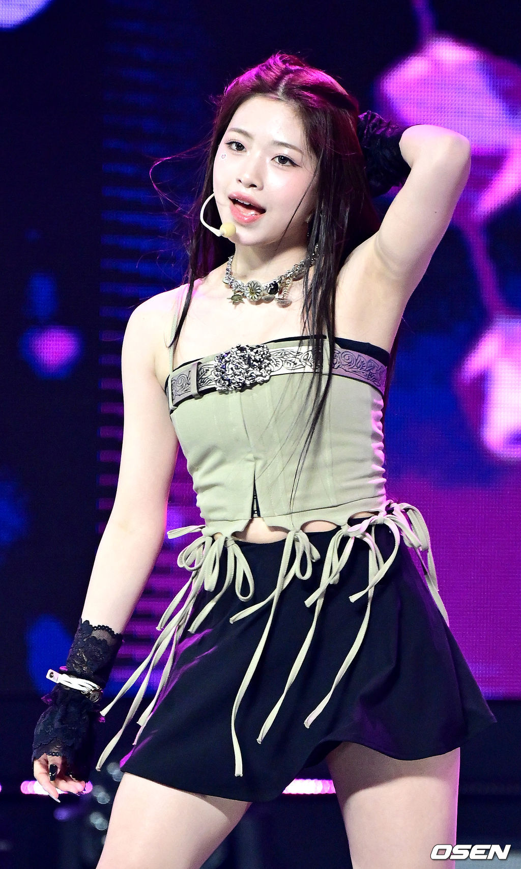 [사진]리센느 제나, 매력 쓸어넘기며