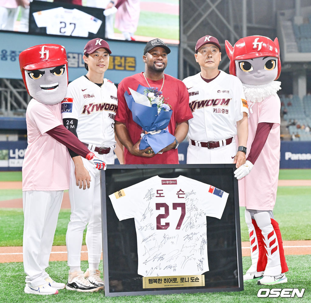 [사진]로니 도슨,키움 마려한 부상 회복 기원행사 참석