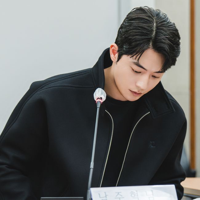 "ผูกเชือกที่คอแล้วเดินลงบ่อน้ำ?!" 😱 Netflix <Donggung> ผลงานใหม่ที่รวม นัมจูฮยอก X โจซึงอู มาในโปรเจกต์เดียว!! 0005210975 002 20241212092114239