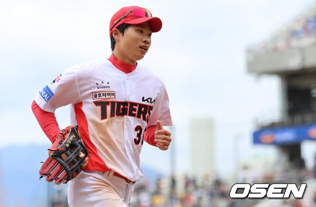 AVG .417, 김도영급 도루능력, 슈퍼캐치에 선구안까지...18살 루키 KIA 외야구도까지 뒤흔드나