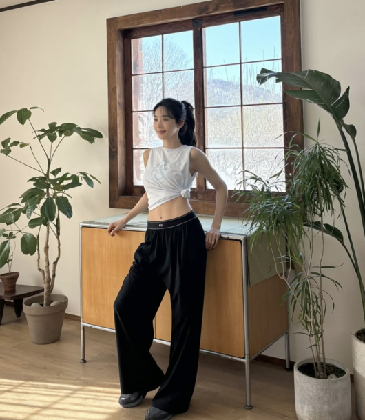 이수지 조롱논란 이청아, 숏팬츠∙크롭티로 드러낸 美몸선..눈 맑아져