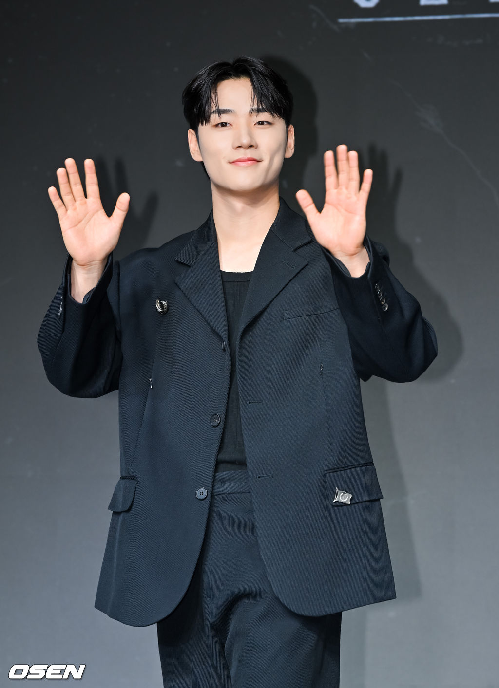 [사진]이민재,반가운 손인사