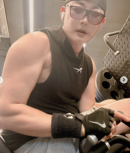 황재근, 민머리 패션 이미지 변신 관련자료 3