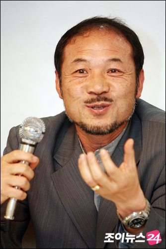 [포토]장외룡 감독,원래 이런 순서 없었잖아
