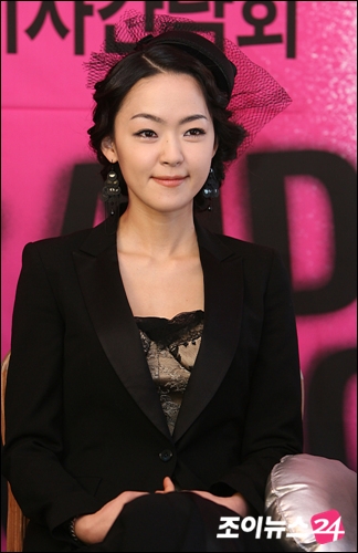 [포토]자우림 김윤아,마음이 가볍지는 않네요~