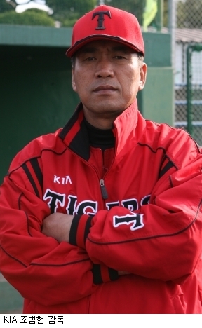 KIA 조범현 감독 첫 승 축하한다- 서재응 4강이 목표죠
