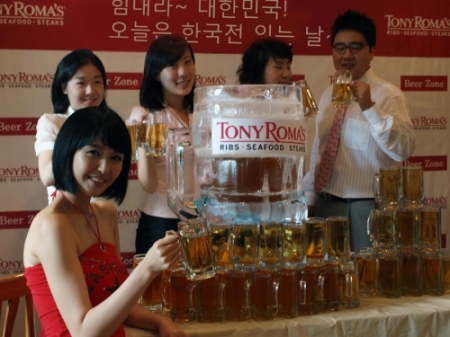 한국 금메달 따면, 토니로마스가 쏜다