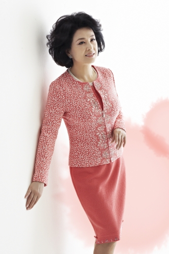 한혜숙, 에스깔리에 모델...중년여인의 아름다움 선보인다