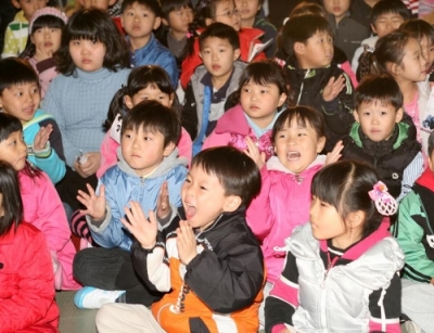 강원도 인제기린초교, 문화공연장으로 변신