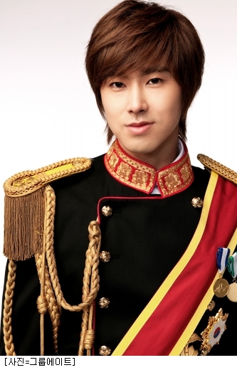 유노윤호, 뮤지컬 궁 황태자로 낙점