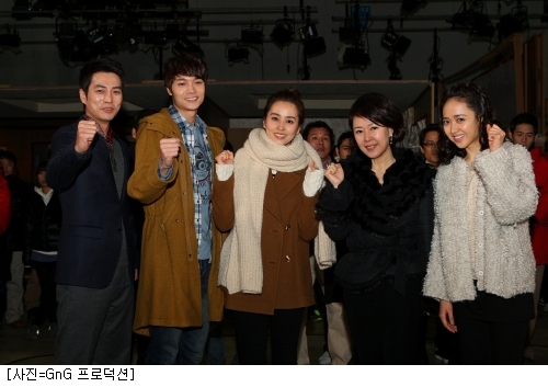 가시나무새, 대박기원 고사…배우-스태프 100명 한마음