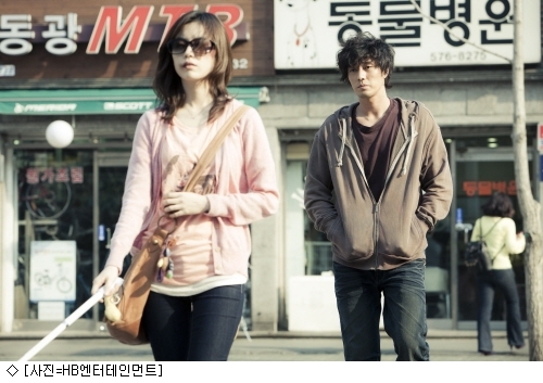 한효주, 시각장애인 변신 눈길…오직 그대만 크랭크인