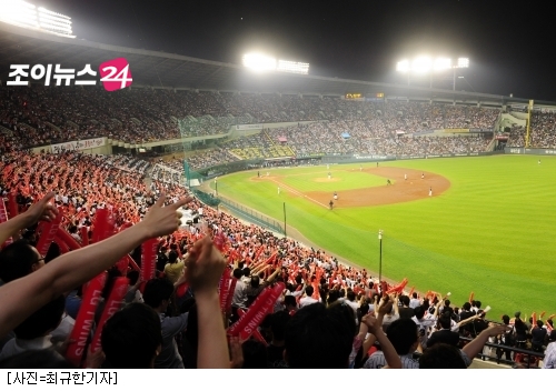 LG 트윈스, 통산 3번째 110만 관중 돌파!