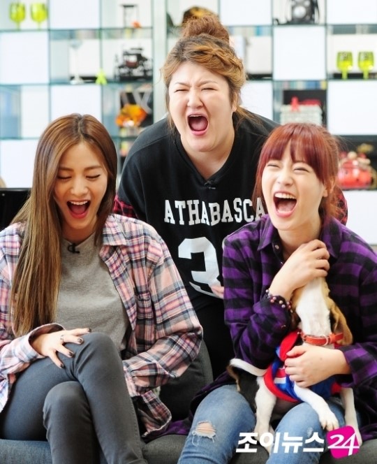 [포토]이국주-나나, 막내 영지 음소거 웃음 따라해볼까~