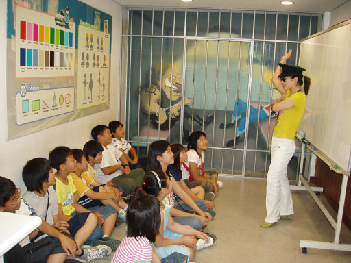 현대백화점, 영어마을로 옷을 갈아 입다
