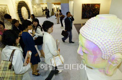 KIAF ‘대박’..향후 미술시장 어떻게 흐를까