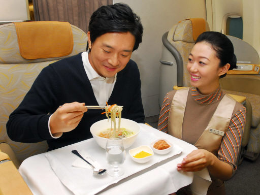막걸리 이어 뽕잎국수까지…아시아나 기내식은 ‘웰빙’