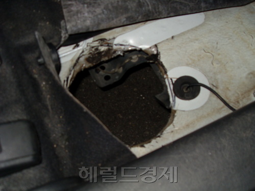 단속 피하려 자동차 개조 청소년 유해전단지 배포
