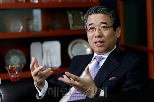 <IFRS 기획④>윤영각 삼정KPMG 회장 “세법개정은 IFRS 전체를 수용하는 방향으로”